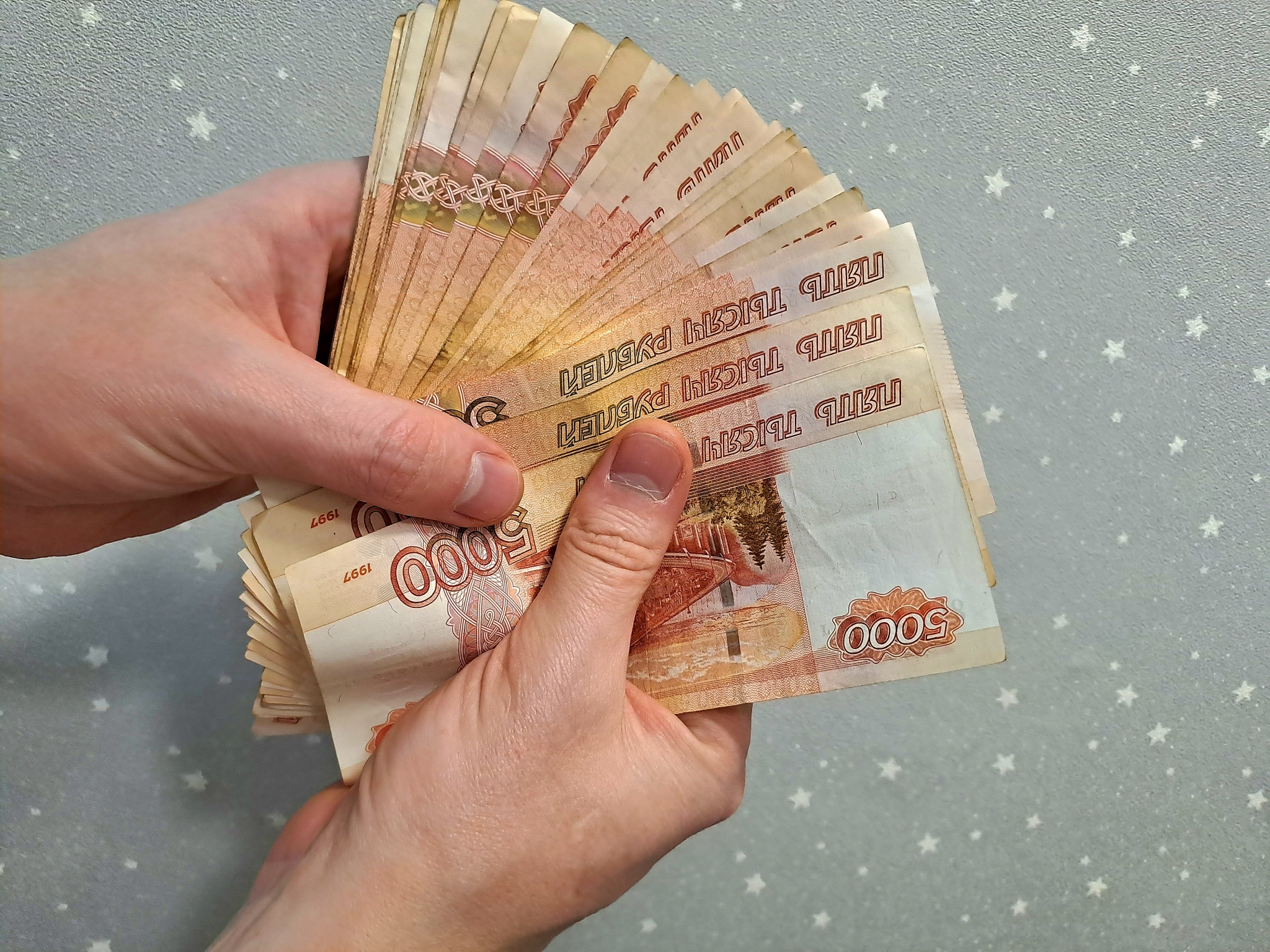 Юрист объяснил, сколько могут удерживать из пенсии за долги Брютова Ольга