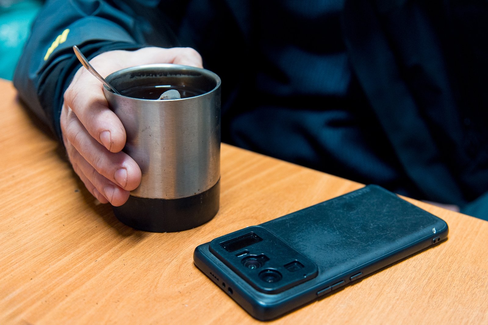 Зима, чай ,телефон, холод Илья Аверьянов, ИА PrimaMedia.ru